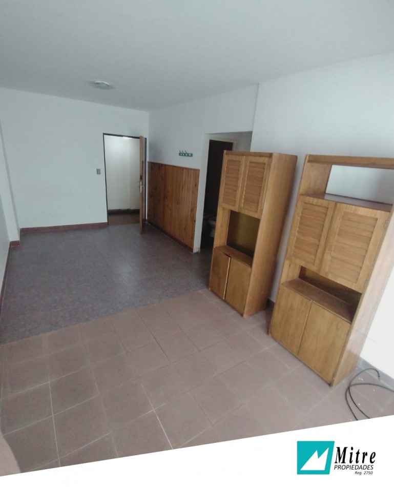 AMBIENTE AMPLIO DIVISIBLE CON COCINA SEPARADA Y BALCON