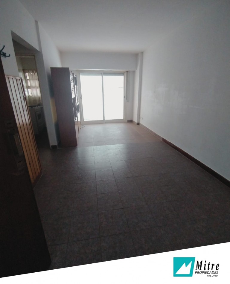 AMBIENTE AMPLIO DIVISIBLE CON COCINA SEPARADA Y BALCON