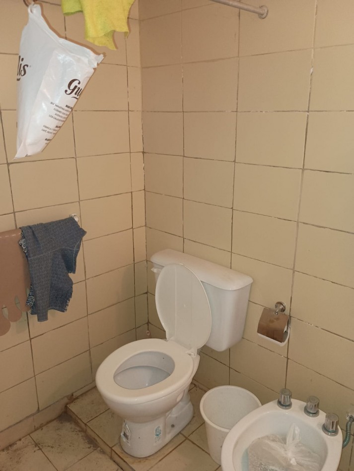 CASA Y DEPARTAMENTO PARA DOS FAMILIAS - Zona R.S.Peña y M.Bravo