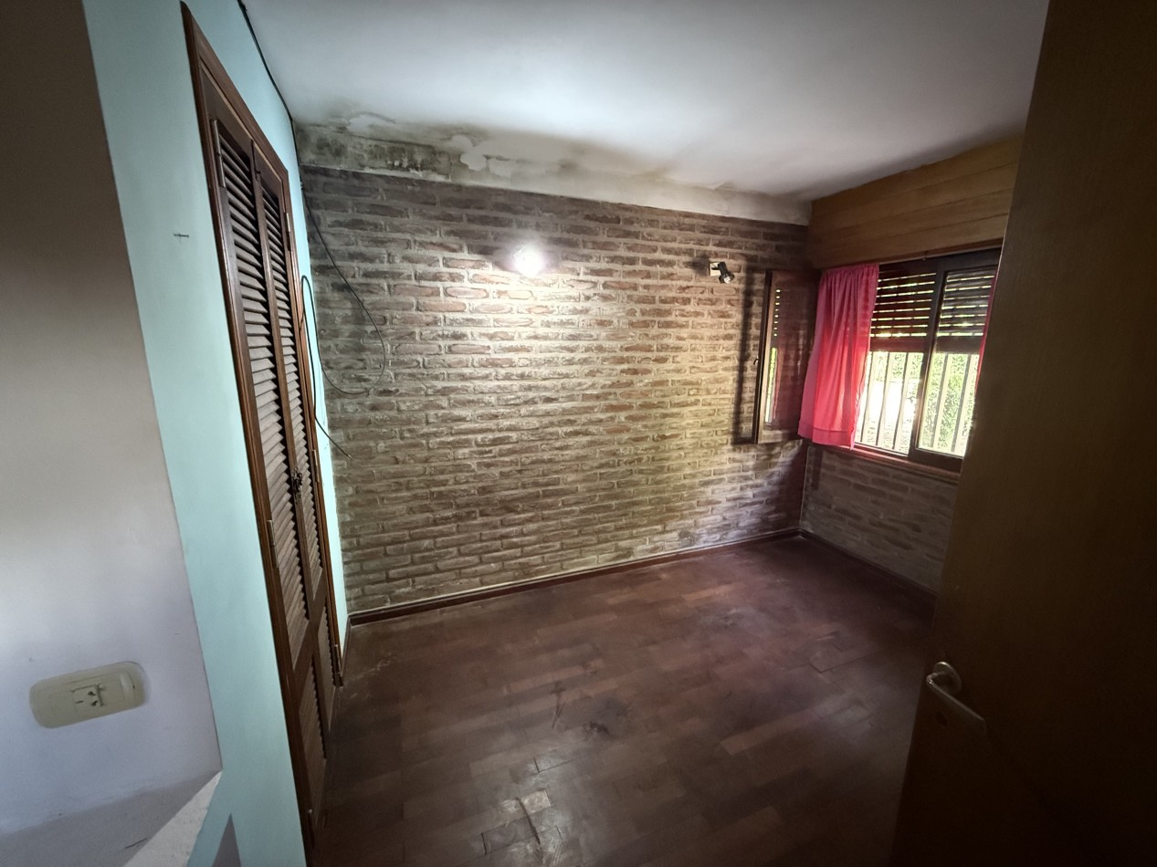 CASA QUINTA EN ESQUINA CON PARQUE 