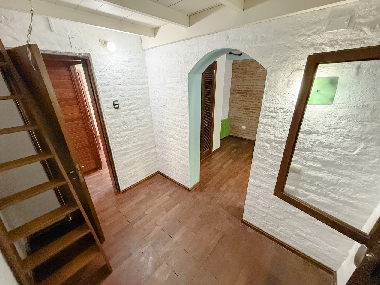 CASA QUINTA EN ESQUINA CON PARQUE 