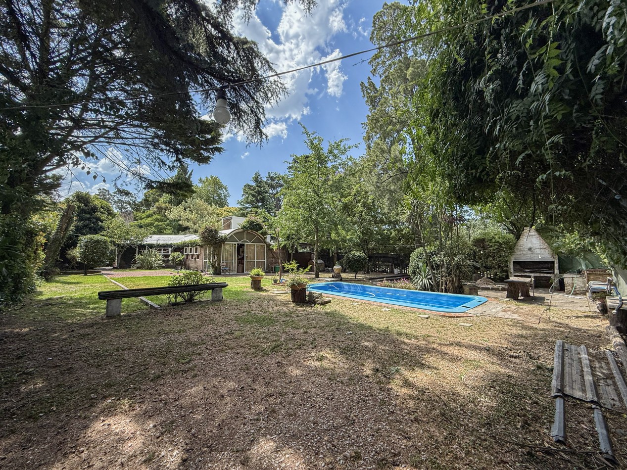 CASA QUINTA EN ESQUINA CON PARQUE 