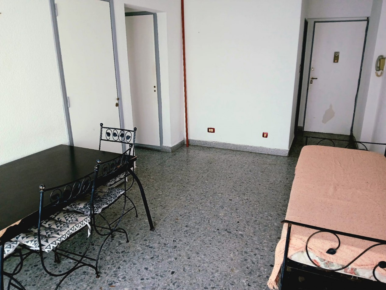 2 AMBIENTES CON BALCON A LA CALLE ZONA TRIBUNALES