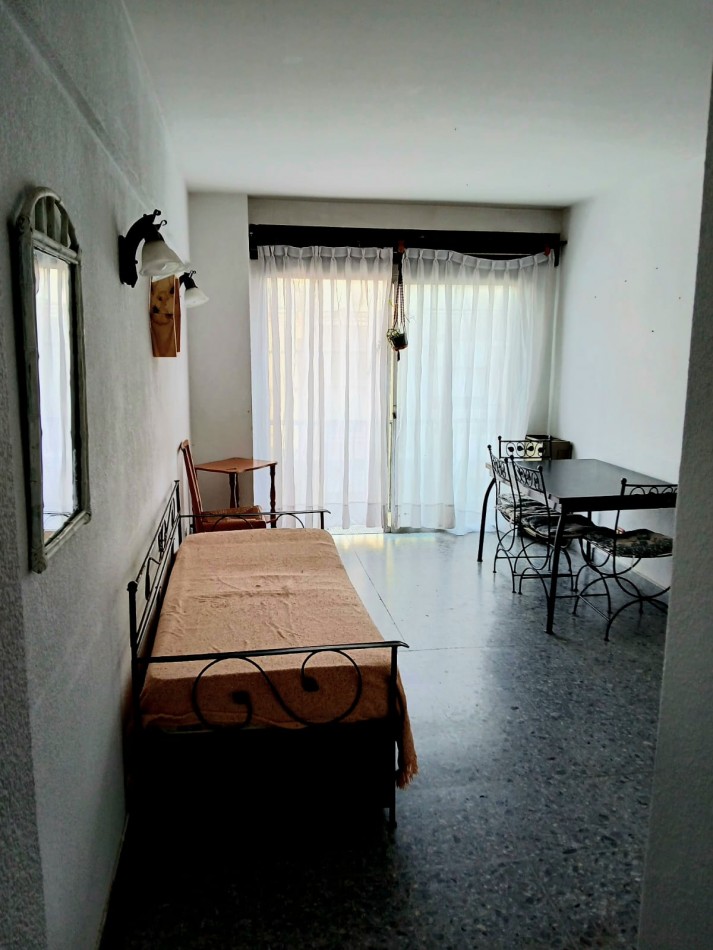 2 AMBIENTES CON BALCON A LA CALLE ZONA TRIBUNALES