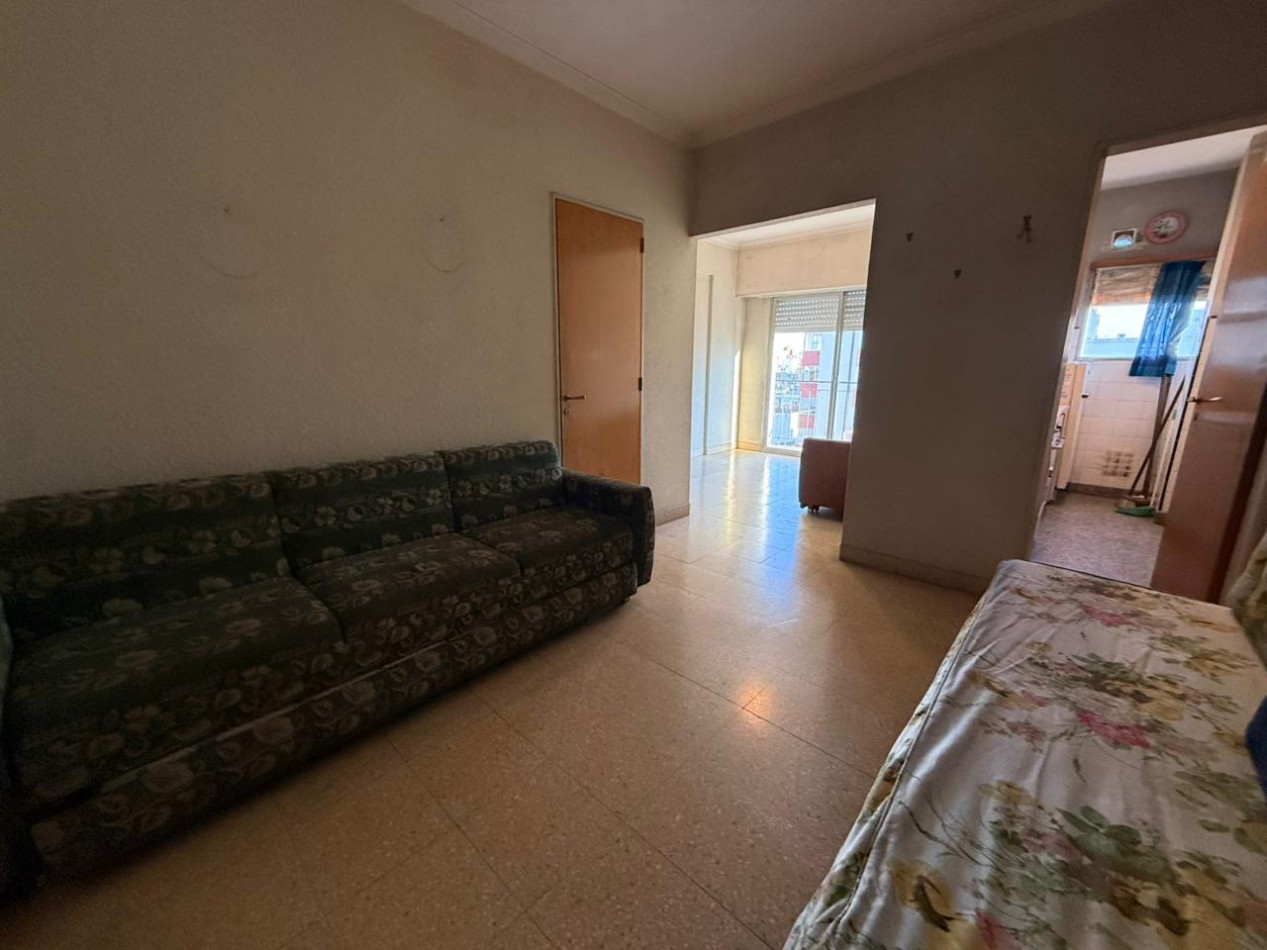 MONOAMBIENTE DESPLAZADO CON BALCON A LA CALLE