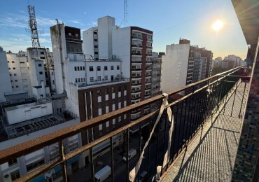 MONOAMBIENTE DESPLAZADO CON BALCON A LA CALLE